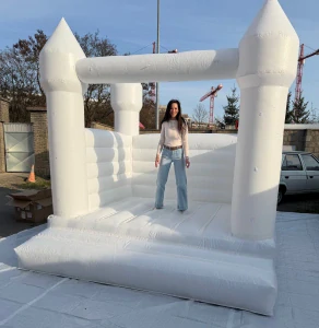 Nafukovací skákací hrad - 3 x 3 m / pronájem